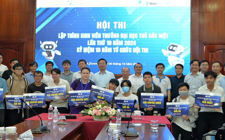 Hội thi Lập trình dành cho SV trường Đại học Thủ Dầu Một: Sân chơi thể hiện năng lực về thuật toán và lập trình