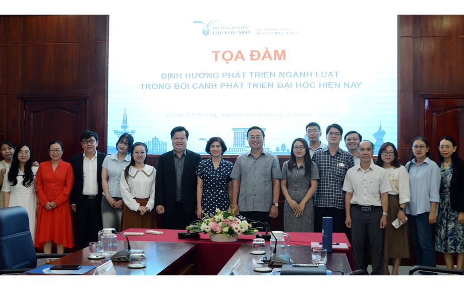 Tọa đàm "Định hướng phát triển ngành Luật trong bối cảnh phát triển đại học hiện nay"