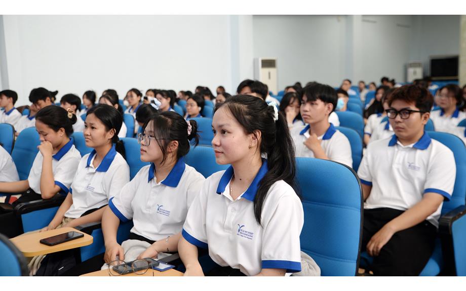 Hoạt động khai thác cảng biển tại Việt Nam – Cơ hội và thách thức
