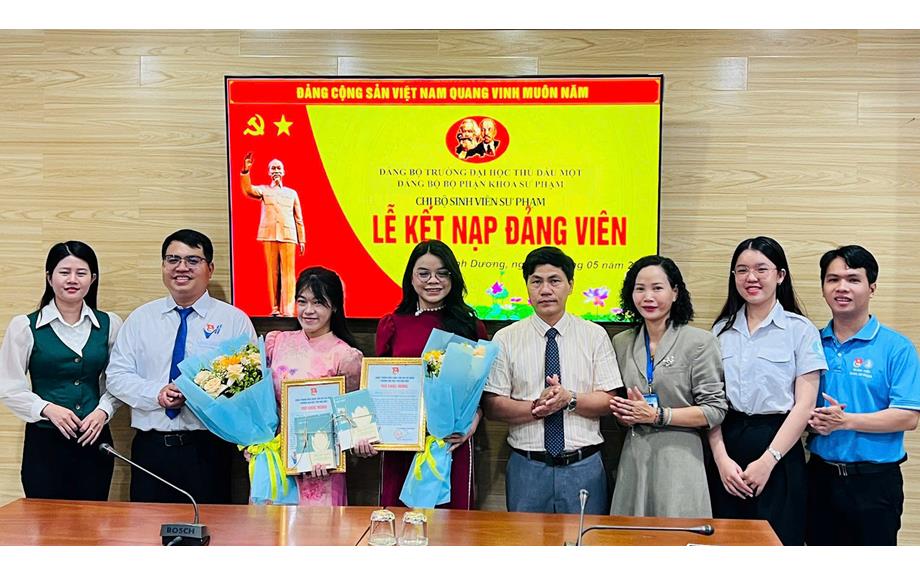 Chi bộ Sinh viên Sư phạm kết nạp đảng viên mới