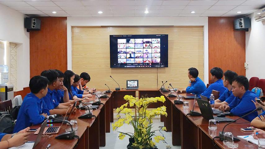 Tuổi trẻ trường Đại học Thủ Dầu Một với chương trình “Bình dân học AI”