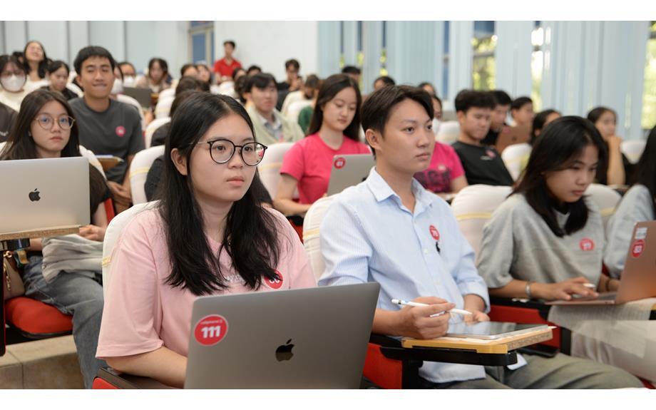 Workshop “Ứng dụng trí tuệ nhân tạo trong tìm kiếm ý tưởng và sáng tạo nội dung số” dành cho sinh viên