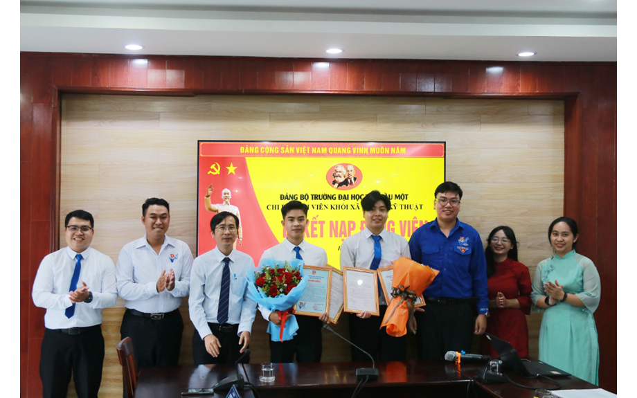 Kết nạp Đảng cho chiến sĩ Mùa hè xanh Nguyễn Tân Em và Khương Hồng Thanh
