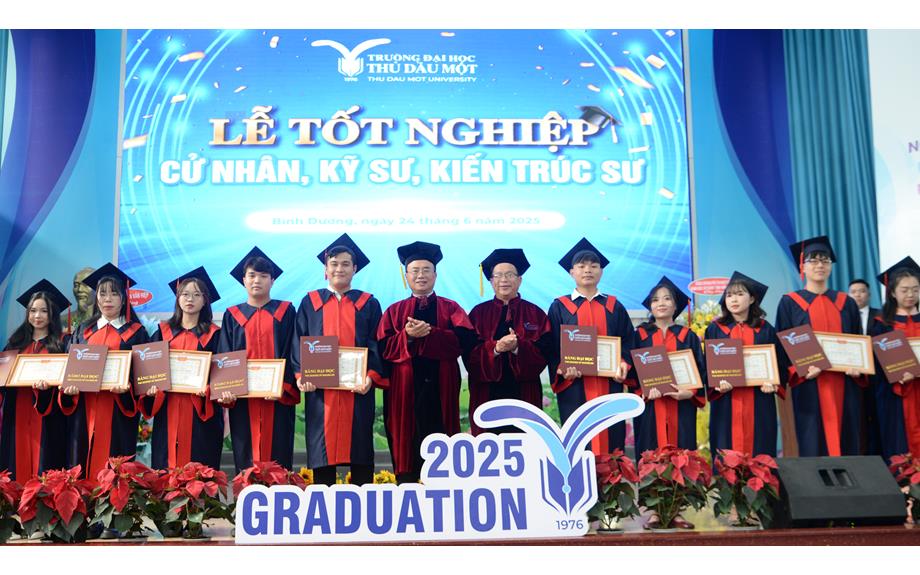 Chúc mừng 3.723 tân cử nhân, kỹ sư, kiến trúc sư nhận bằng tốt nghiệp năm 2025