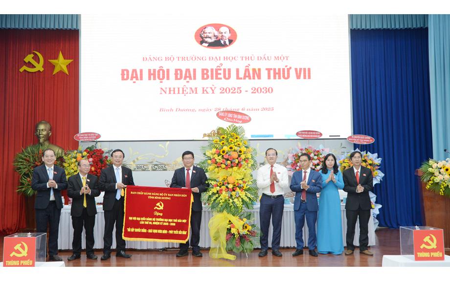 Đại hội Đảng bộ trường Đại học Thủ Dầu Một lần thứ VII thành công tốt đẹp