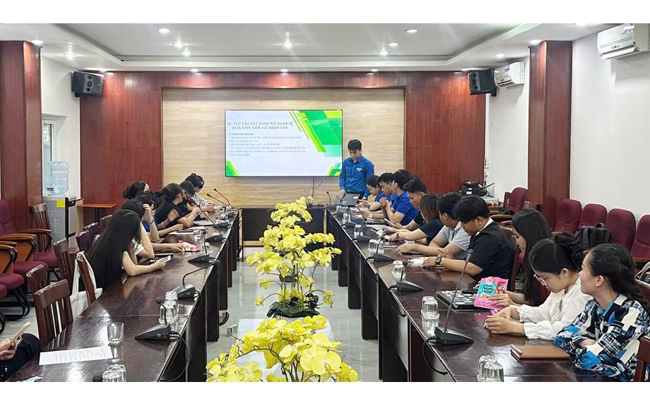 Chi bộ Sinh viên khối Xã hội và Kỹ thuật tổ chức sinh hoạt chuyên đề: Đổi mới, nâng cao chất lượng sinh hoạt Chi bộ gắn với học tập và làm theo tư tưởng Hồ Chí Minh