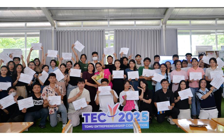 Bế mạc khóa đào tạo khởi nghiệp đổi mới sáng tạo dành cho sinh viên