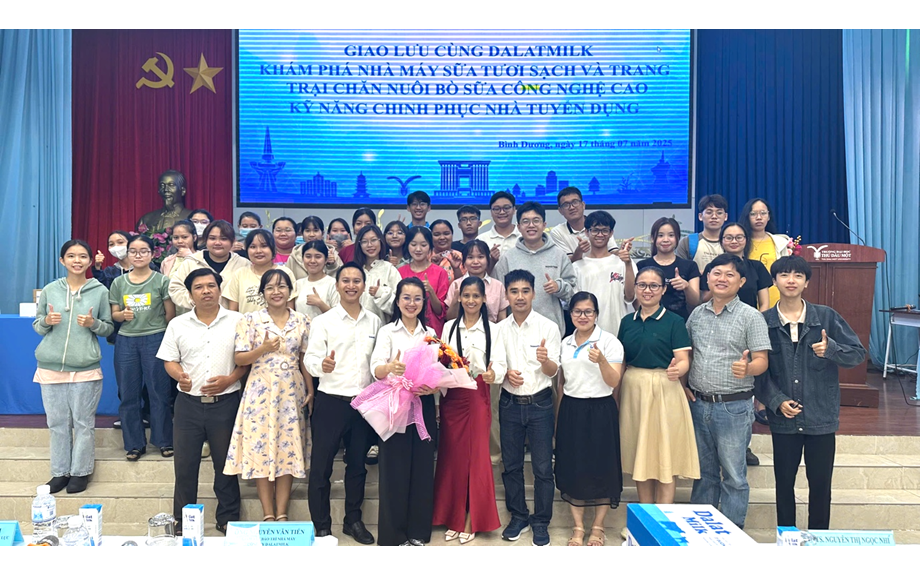 Sinh viên Đại học Thủ Dầu Một giao lưu định hướng nghề nghiệp cùng Dalatmilk