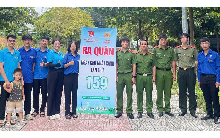 Tuổi trẻ Khoa Sư phạm ra quân ngày "Chủ nhật Xanh” năm 2025