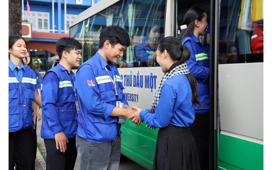 Tuổi trẻ trường Đại học Thủ Dầu Một lên đường thực hiện nhiệm vụ tại mặt trận Bắc Tân Uyên