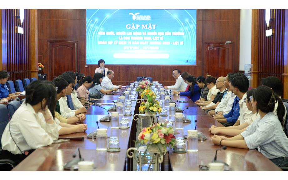 Trường Đại học Thủ Dầu Một gặp mặt viên chức, người lao động và người học là con thương binh, liệt sĩ