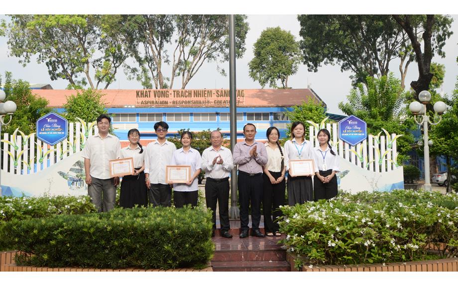 Lễ chào cờ tháng 8: Cán bộ, giảng viên, sinh viên sẵn sàng bước vào năm học 2025–2026