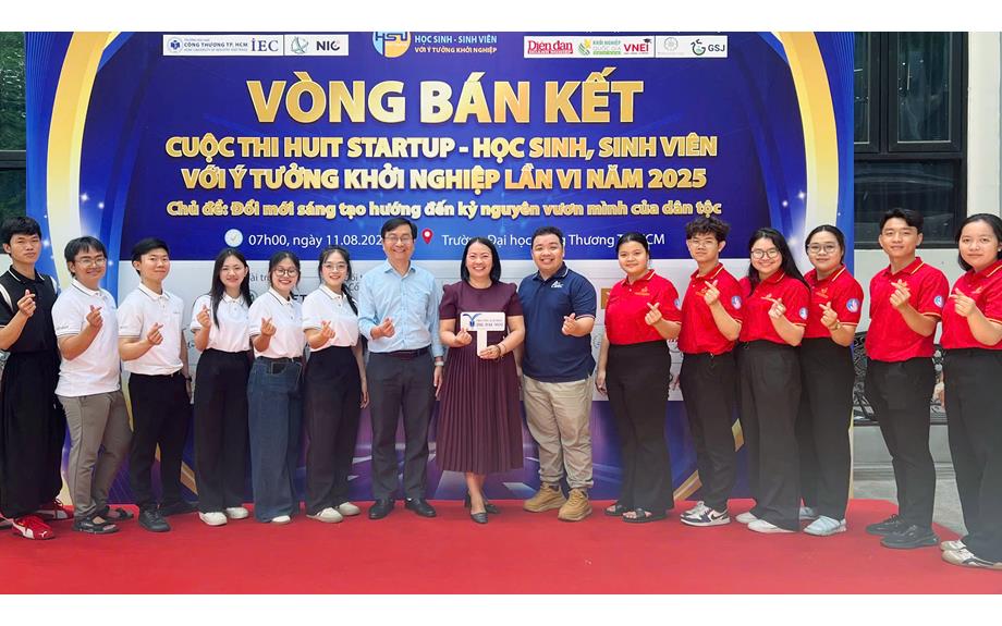 Dự án “Hệ thống giám sát nhà kính thông minh” của sinh viên trường Đại học Thủ Dầu Một vào Chung kết HUIT STARTUP 2025
