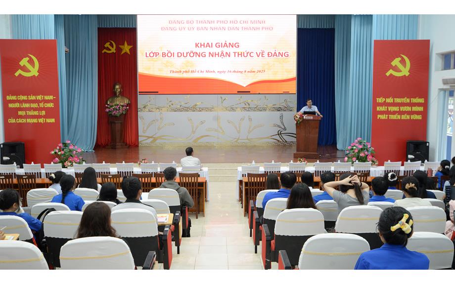 Khai giảng lớp bồi dưỡng nhận thức về Đảng
