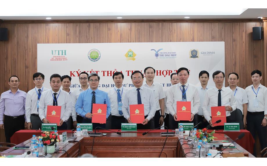 Hội nghị ký kết kết bản ghi nhớ giữa 5 trường đại học