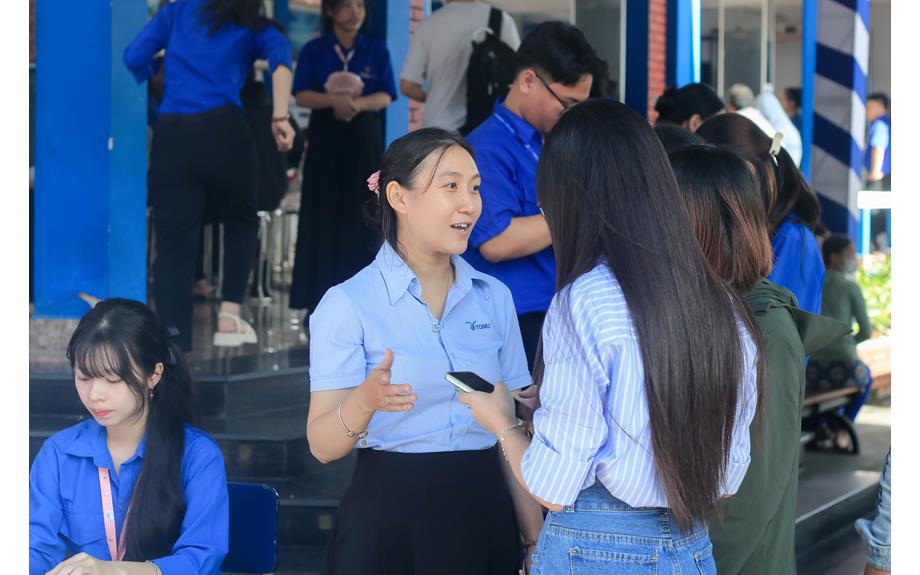 Rộn ràng ngày hội nhập học tại trường Đại học Thủ Dầu Một