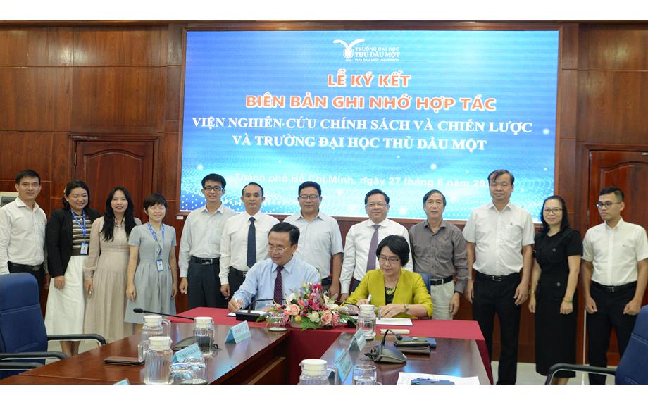 Trường Đại học Thủ Dầu Một ký kết hợp tác với Viện Nghiên cứu Chính sách và Chiến lược