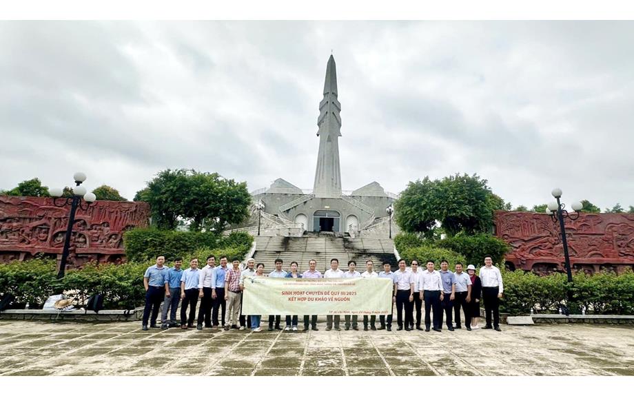 Hành trình về nguồn của chi bộ Viện Đào tạo Công nghệ Thông tin, Chuyển đổi số tại Địa đạo Tam Giác Sắt