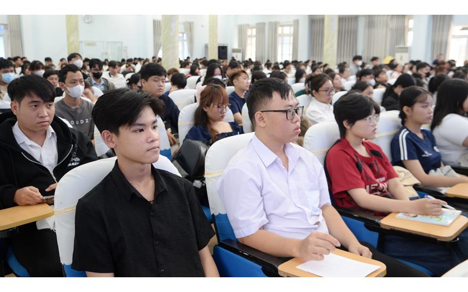Tuần sinh hoạt công dân – sinh viên năm học 2025 – 2026: Khởi đầu hành trình tri thức của tân sinh viên D25