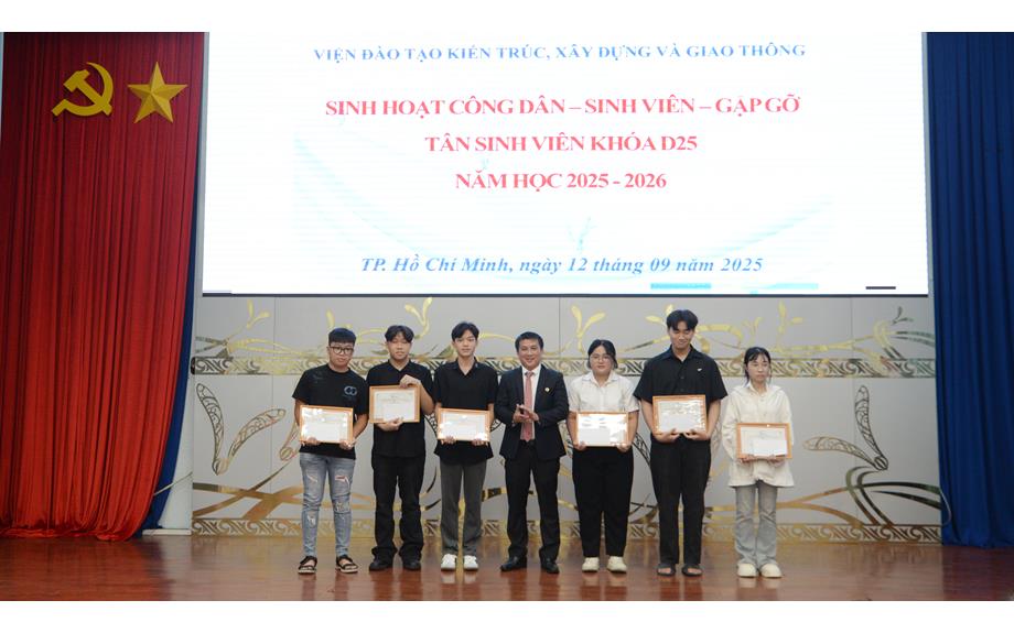 Viện Đào tạo Kiến trúc, xây dựng và Giao thông chào đón Tân sinh viên khóa D25