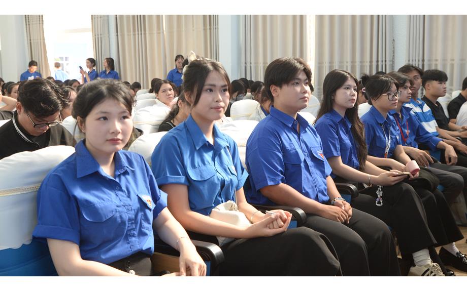 Sinh viên trường Đại học Thủ Dầu Một học cách “Chinh phục nhà tuyển dụng”