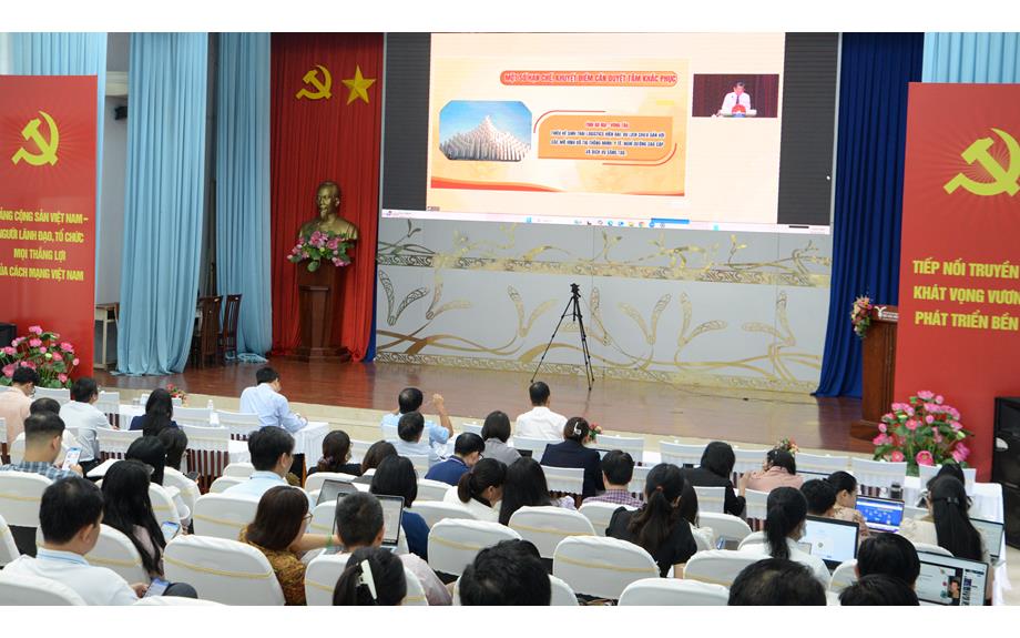 Hội nghị tập huấn công tác phát triển Đảng cho học sinh, sinh viên