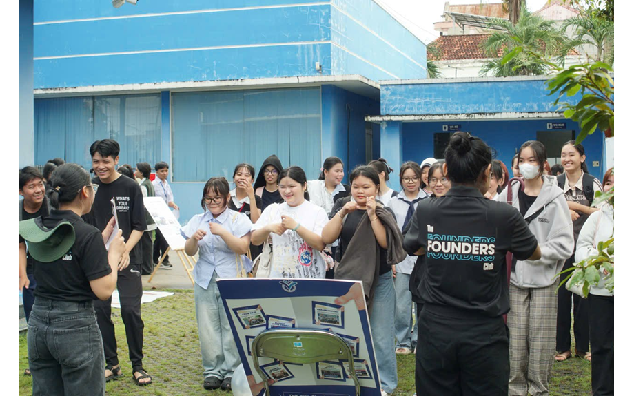 Tân sinh viên TDMU khám phá môi trường học tập và sáng tạo qua Campus Tour 2025