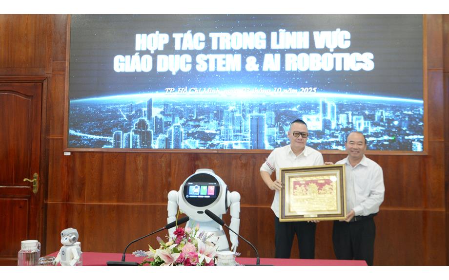 Trường Đại học Thủ Dầu Một hợp tác phát triển chương trình giáo dục STEM và AI Robotics