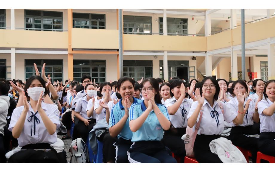 Trường Đại học Thủ Dầu Một đồng hành cùng học sinh THPT Tân Đông Hội trong chương trình tư vấn tuyển sinh – hướng nghiệp năm 2026