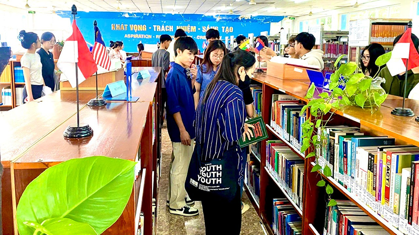 Hơn 1.000 tân sinh viên khóa D25 tham gia tập huấn sử dụng Thư viện – Nâng cao năng lực khai thác học liệu