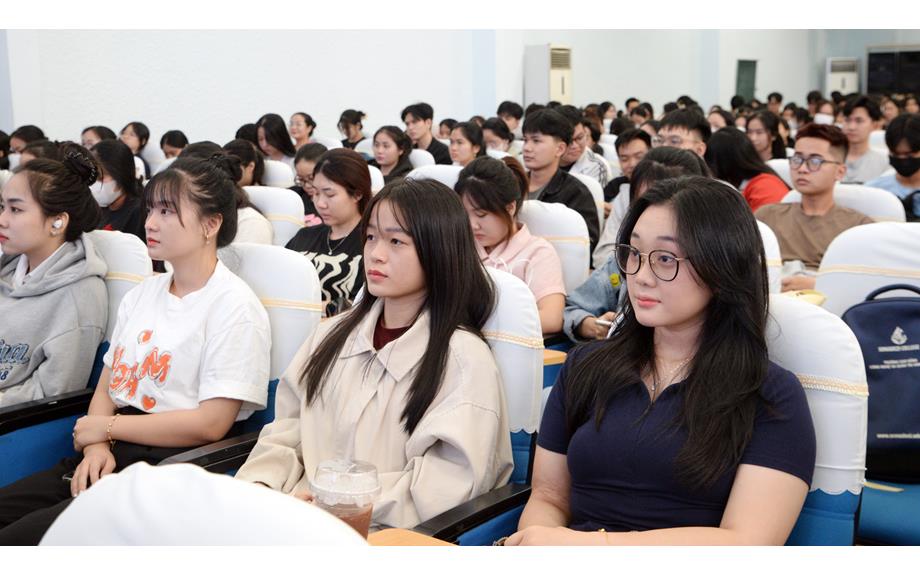 Hội thảo “Hành lang pháp lý và thị trường chứng khoán Việt Nam”