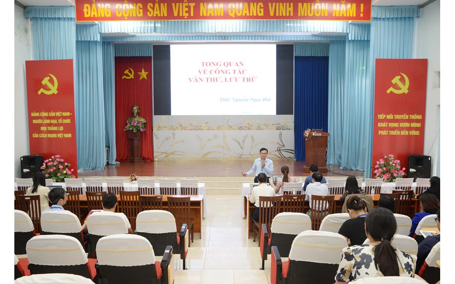 Bồi dưỡng nghiệp vụ văn thư – lưu trữ cho đội ngũ viên chức Trường Đại học Thủ Dầu Một