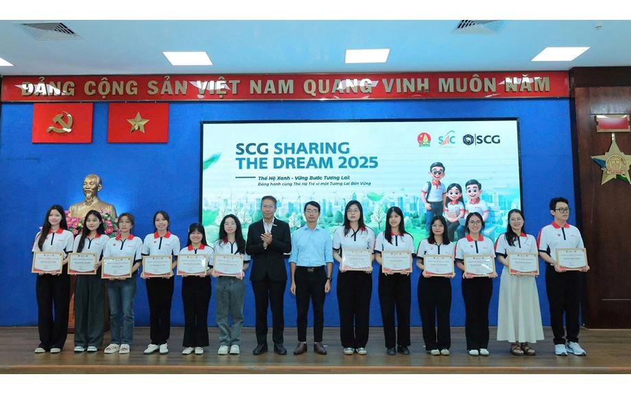 Chúc mừng sinh viên Nguyễn Thị Mỹ Dàng và Nguyễn Thị Thanh Vy vinh dự được trao tặng học bổng “SCG Sharing The Dream 2025”