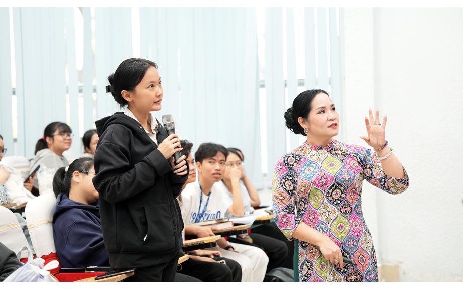 Chuyên đề tuyên truyền phòng, chống bạo lực gia đình tại Trường Đại học Thủ Dầu Một