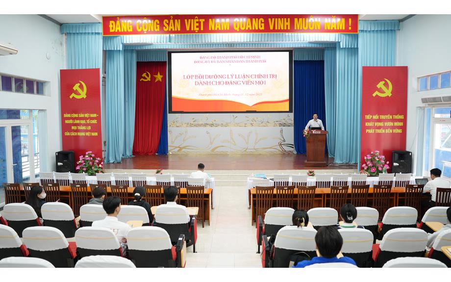 Khai giảng Lớp bồi dưỡng lý luận chính trị dành cho 89 đảng viên mới