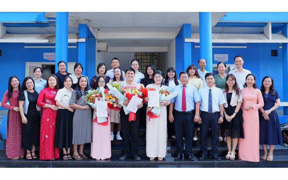 Chi bộ Sư phạm 1 kết nạp 03 sinh viên ưu tú vào Đảng Cộng sản Việt Nam