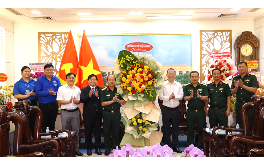 Trường Đại học Thủ Dầu Một thăm, chúc mừng các đơn vị quân đội nhân kỷ niệm 81 năm Ngày thành lập Quân đội nhân dân Việt Nam