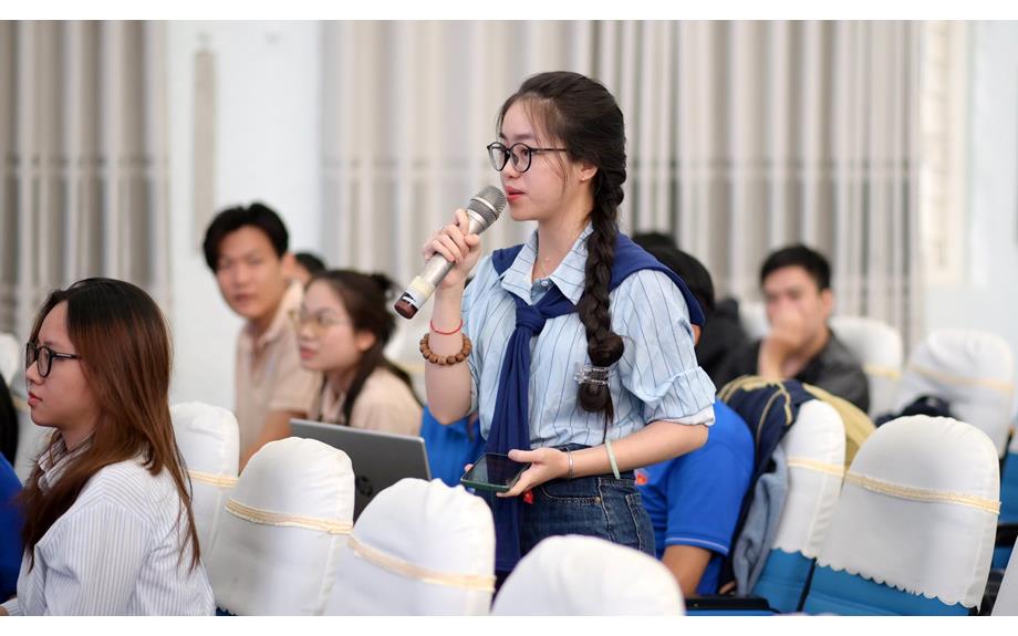 Tọa đàm “Sẵn sàng hành trang sư phạm”: Trang bị nền tảng nghề nghiệp cho sinh viên sư phạm