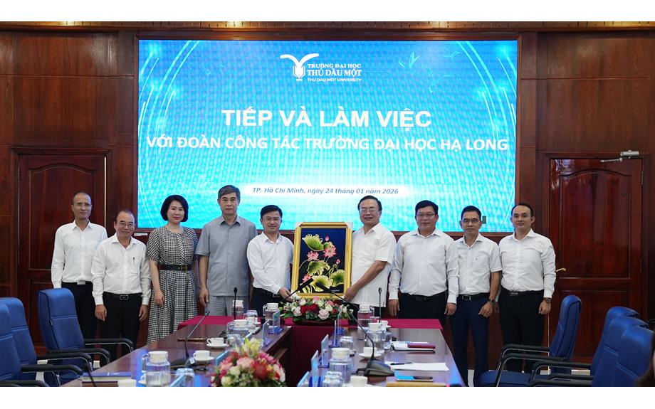 Chia sẻ kinh nghiệm quản trị đại học với Trường Đại học Hạ Long