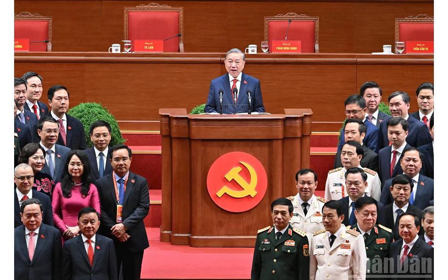 Vững bước dưới cờ Đảng