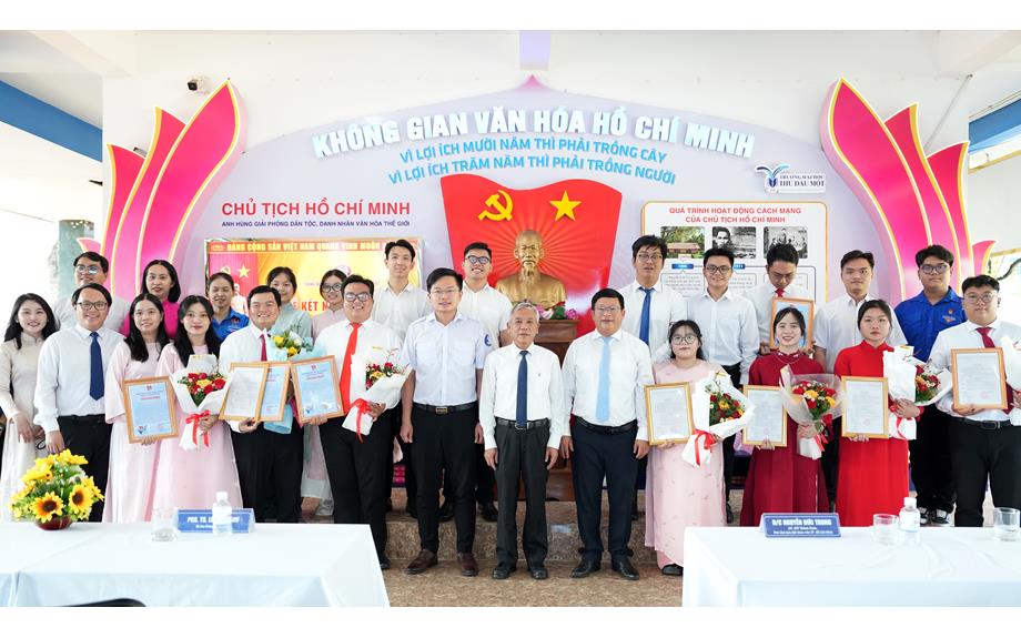 Vinh dự đứng vào hàng ngũ của Đảng nhân kỷ niệm 96 năm Ngày thành lập Đảng Cộng sản Việt Nam