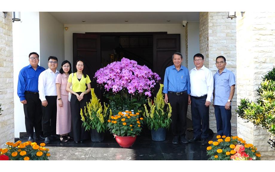 Lãnh đạo Trường Đại học Thủ Dầu Một thăm, chúc Tết Nguyên lãnh đạo qua các thời kỳ