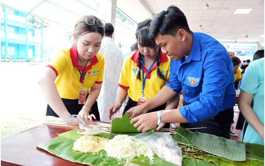 Tết sẻ chia năm 2026: Lan tỏa yêu thương đến sinh viên xa nhà Trường Đại học Thủ Dầu Một