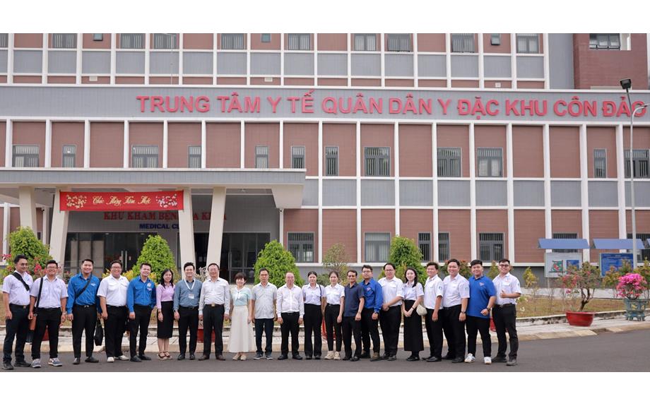 Trường Đại học Thủ Dầu Một thăm, chúc mừng các cơ sở y tế nhân Ngày Thầy thuốc Việt Nam 27/2