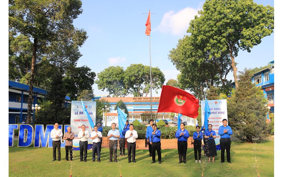 Lễ chào cờ tháng 3/2026: Tuổi trẻ Trường Đại học Thủ Dầu Một ra quân Tháng Thanh niên 2026