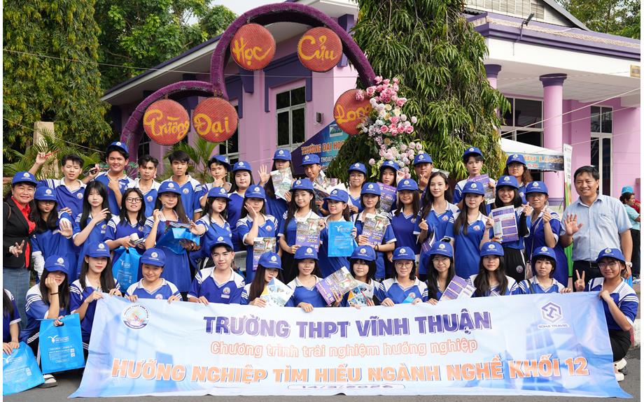 Hơn 4.000 học sinh Vĩnh Long tham gia tư vấn tuyển sinh – hướng nghiệp 2026