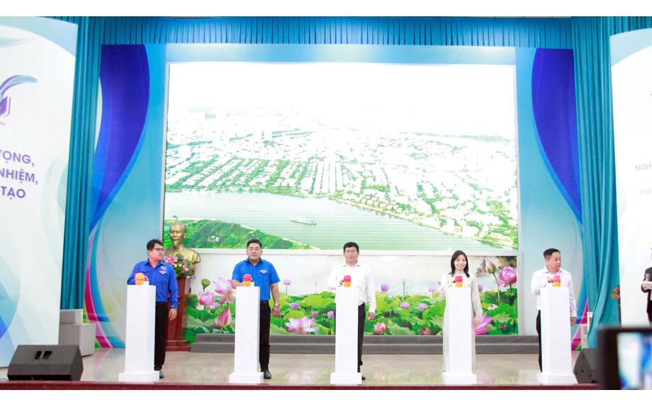 Sinh viên TDMU lan tỏa tinh thần trách nhiệm công dân qua chuỗi hoạt động chào mừng bầu cử