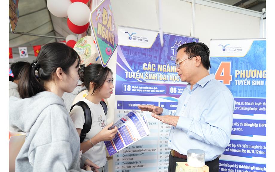 Trường Đại học Thủ Dầu Một thu hút học sinh Đồng bằng sông Cửu Long tại ngày hội tuyển sinh 2026