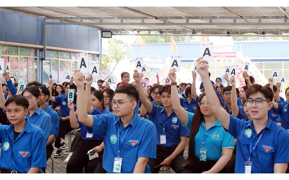 “Rung Chuông Vàng” – sân chơi tri thức tại Hội trại truyền thống 26/3 TDMU