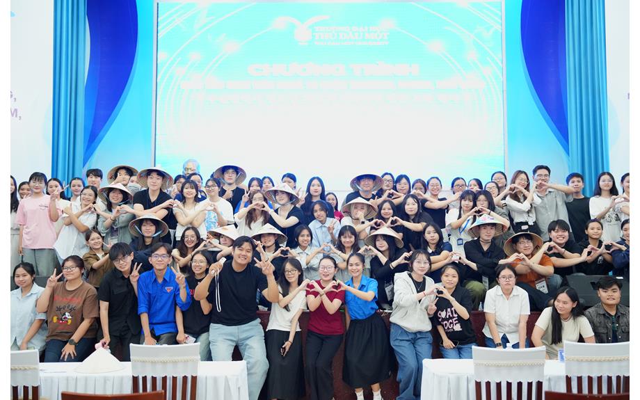 Chọn ngành Quan hệ quốc tế trong bối cảnh hội nhập: Lợi thế từ môi trường đào tạo gắn với vùng kinh tế trọng điểm phía Nam